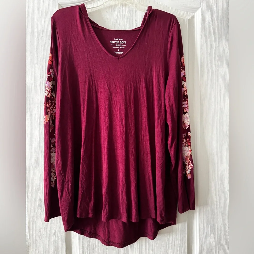 Women's V-Neck Floral Sleeve Top - Burgundy - Picture 5 of 6